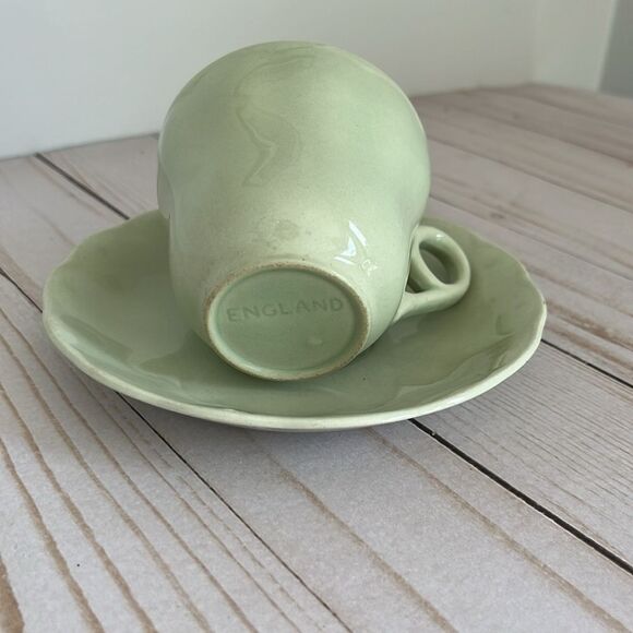1950s Grindley Almond (Green) Petalware teacup and saucer. - Picture 3 of 6